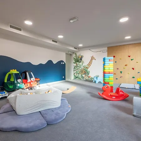 아파트 Klifowa Premium With Spa, Fitness & Kids Club By Renters 레왈